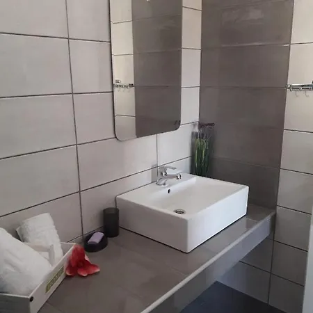 Aegli House Lägenhet *
